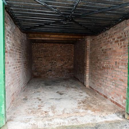 1 Bedroom Newton Apartment L Free Parking L Wigan Royal Infirmary L Haigh Hall L Central Location 외부 사진