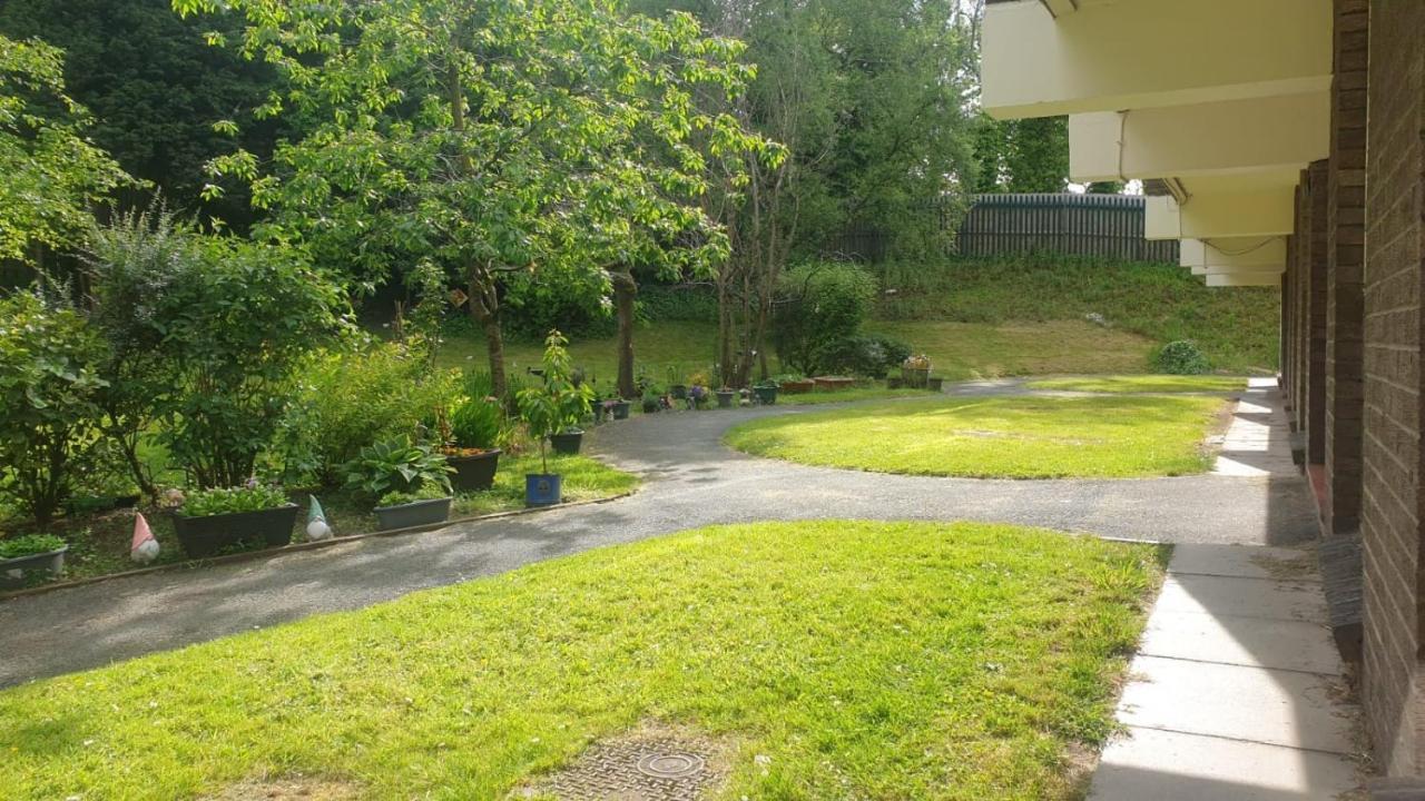 1 Bedroom Newton Apartment L Free Parking L Wigan Royal Infirmary L Haigh Hall L Central Location 외부 사진